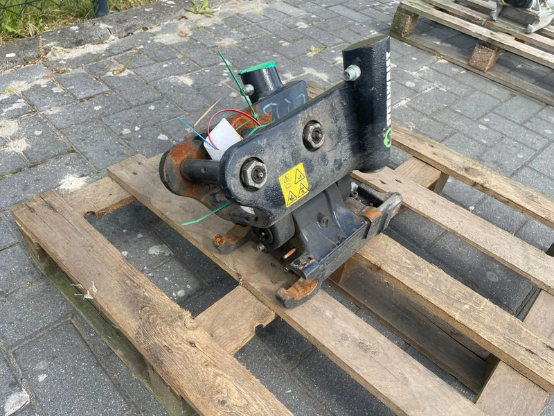 STEELWRIST TCX S30 - 180 MEC | TILT COUPLER | TILTING COUPLER | NEW / UNUSED - Tiltrotátor pro Stavební technika: obrázek 3 STEELWRIST TCX S30 - 180 MEC | TILT COUPLER | TILTING COUPLER | NEW / UNUSED - Tiltrotátor pro Stavební technika: obrázek 3