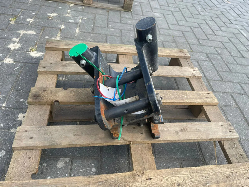 STEELWRIST TCX S30 - 180 MEC | TILT COUPLER | TILTING COUPLER | NEW / UNUSED - Tiltrotátor pro Stavební technika: obrázek 5 STEELWRIST TCX S30 - 180 MEC | TILT COUPLER | TILTING COUPLER | NEW / UNUSED - Tiltrotátor pro Stavební technika: obrázek 5