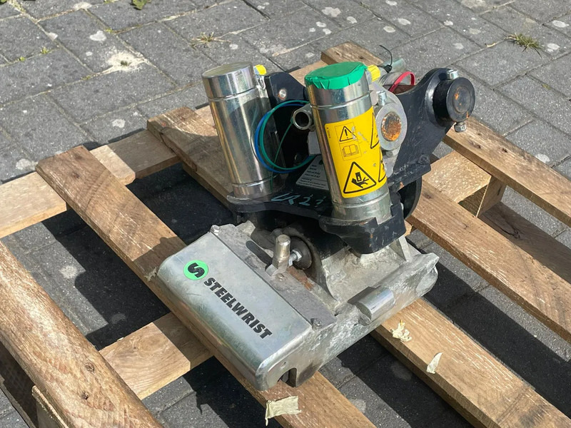 STEELWRIST TMX S30 -180HA | TILT QUICKCOUPLER | TILTING COUPLER | NEW - Tiltrotátor pro Stavební technika: obrázek 3 STEELWRIST TMX S30 -180HA | TILT QUICKCOUPLER | TILTING COUPLER | NEW - Tiltrotátor pro Stavební technika: obrázek 3