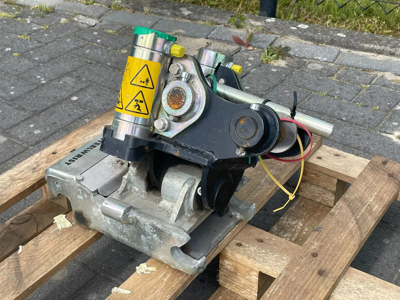 STEELWRIST TMX S30 -180HA | TILT QUICKCOUPLER | TILTING COUPLER | NEW - Tiltrotátor pro Stavební technika: obrázek 1 STEELWRIST TMX S30 -180HA | TILT QUICKCOUPLER | TILTING COUPLER | NEW - Tiltrotátor pro Stavební technika: obrázek 1