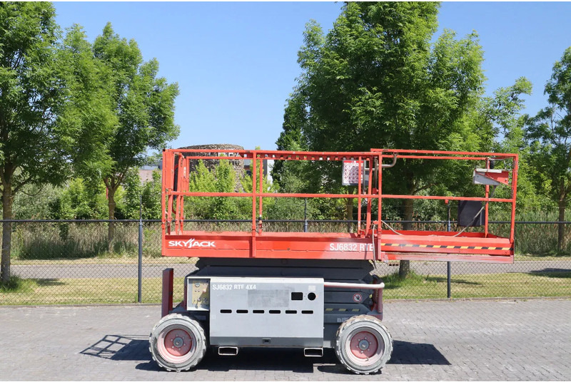 Skyjack SJ 6832 RTE | 12 METER | 454 KG - Nůžková plošina: obrázek 4 Skyjack SJ 6832 RTE | 12 METER | 454 KG - Nůžková plošina: obrázek 4