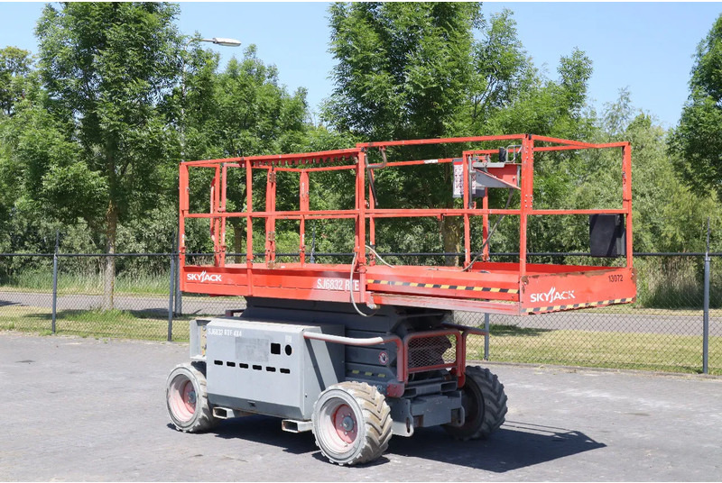 Skyjack SJ 6832 RTE | 12 METER | 454 KG - Nůžková plošina: obrázek 5 Skyjack SJ 6832 RTE | 12 METER | 454 KG - Nůžková plošina: obrázek 5