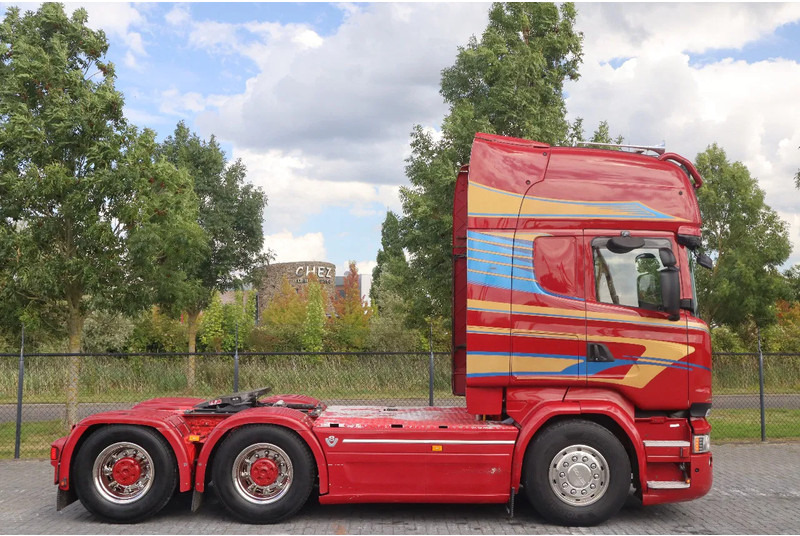 Scania R580 V8 | 6X4 | HYDRAULICS | RETARDER | 85 TON | BIG AXLES | EURO 6 - Tahač: obrázek 4 Scania R580 V8 | 6X4 | HYDRAULICS | RETARDER | 85 TON | BIG AXLES | EURO 6 - Tahač: obrázek 4