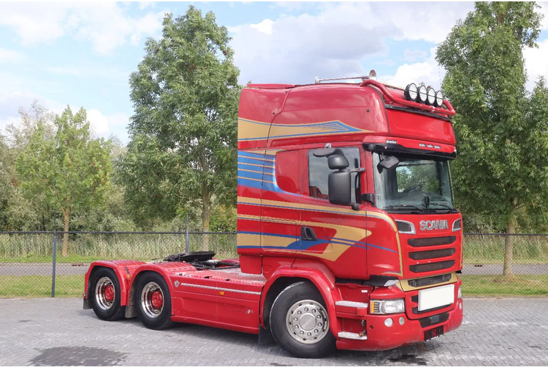Scania R580 V8 | 6X4 | HYDRAULICS | RETARDER | 85 TON | BIG AXLES | EURO 6 - Tahač: obrázek 3 Scania R580 V8 | 6X4 | HYDRAULICS | RETARDER | 85 TON | BIG AXLES | EURO 6 - Tahač: obrázek 3