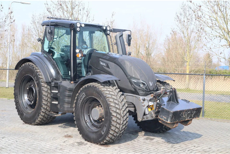 Valtra T234 D UNLIMITED | FRONT PTO | 53 KM/H | FULL OPTION - Traktor: obrázek 5 Valtra T234 D UNLIMITED | FRONT PTO | 53 KM/H | FULL OPTION - Traktor: obrázek 5