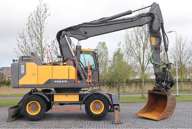 Volvo EW 220 E | TILTROTATOR | BUCKET | 2-PIECE | BSS - Kolesové rýpadlo: obrázek 4 Volvo EW 220 E | TILTROTATOR | BUCKET | 2-PIECE | BSS - Kolesové rýpadlo: obrázek 4