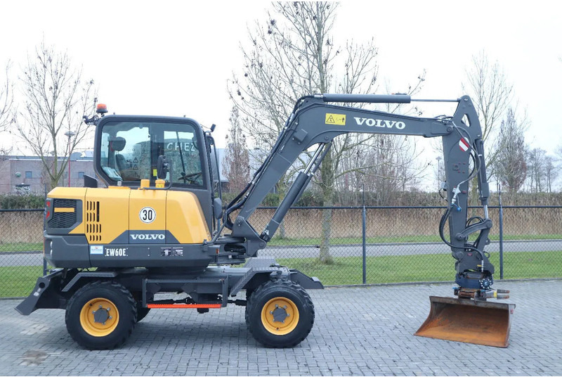 Volvo EW 60 E | DEMO | 30 KM/H | ROTOTILT + GRIPPER | BUCKET - Kolesové rýpadlo: obrázek 4 Volvo EW 60 E | DEMO | 30 KM/H | ROTOTILT + GRIPPER | BUCKET - Kolesové rýpadlo: obrázek 4