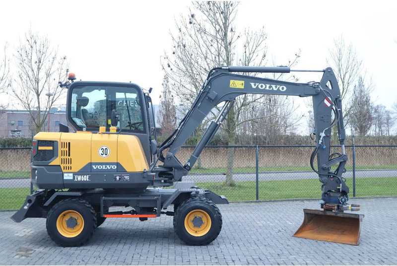 Volvo EW60E | DEMO | 30 KM/H | ROTOTILT + GRIPPER | BUCKET - Kolesové rýpadlo: obrázek 4 Volvo EW60E | DEMO | 30 KM/H | ROTOTILT + GRIPPER | BUCKET - Kolesové rýpadlo: obrázek 4