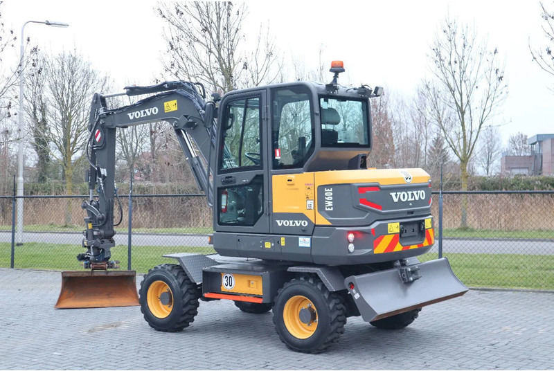 Volvo EW60E | DEMO | 30 KM/H | ROTOTILT + GRIPPER | BUCKET - Kolesové rýpadlo: obrázek 3 Volvo EW60E | DEMO | 30 KM/H | ROTOTILT + GRIPPER | BUCKET - Kolesové rýpadlo: obrázek 3