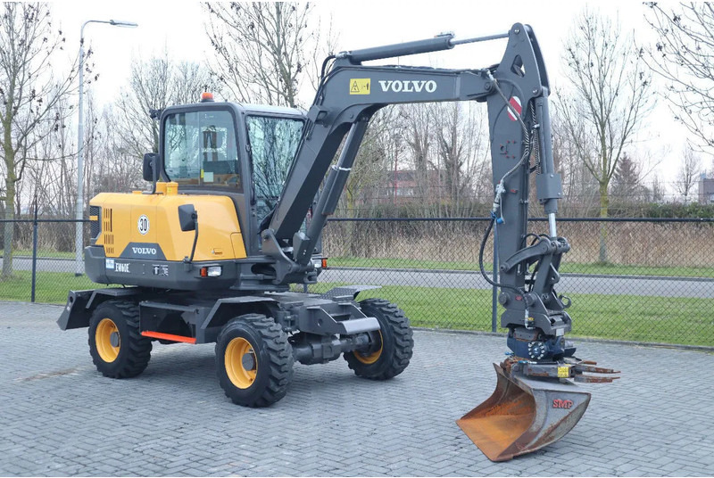 Volvo EW60E | DEMO | 30 KM/H | ROTOTILT + GRIPPER | BUCKET - Kolesové rýpadlo: obrázek 5 Volvo EW60E | DEMO | 30 KM/H | ROTOTILT + GRIPPER | BUCKET - Kolesové rýpadlo: obrázek 5