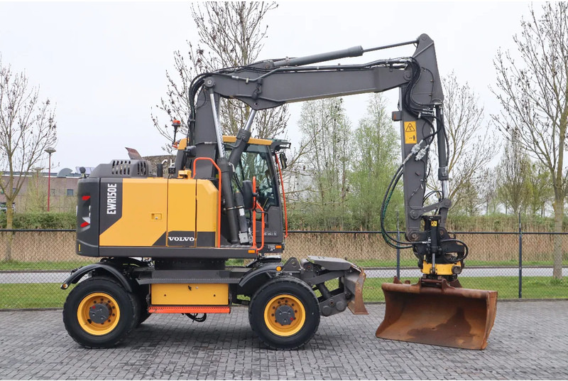 Volvo EWR 150 E | ROTOTILT | BUCKET | TRAILER HYDR - Kolesové rýpadlo: obrázek 4 Volvo EWR 150 E | ROTOTILT | BUCKET | TRAILER HYDR - Kolesové rýpadlo: obrázek 4