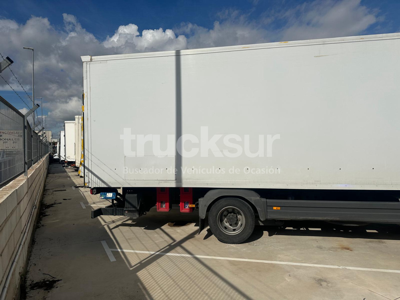 MERCEDES ATEGO - Skříňový nákladní auto: obrázek 4 MERCEDES ATEGO - Skříňový nákladní auto: obrázek 4
