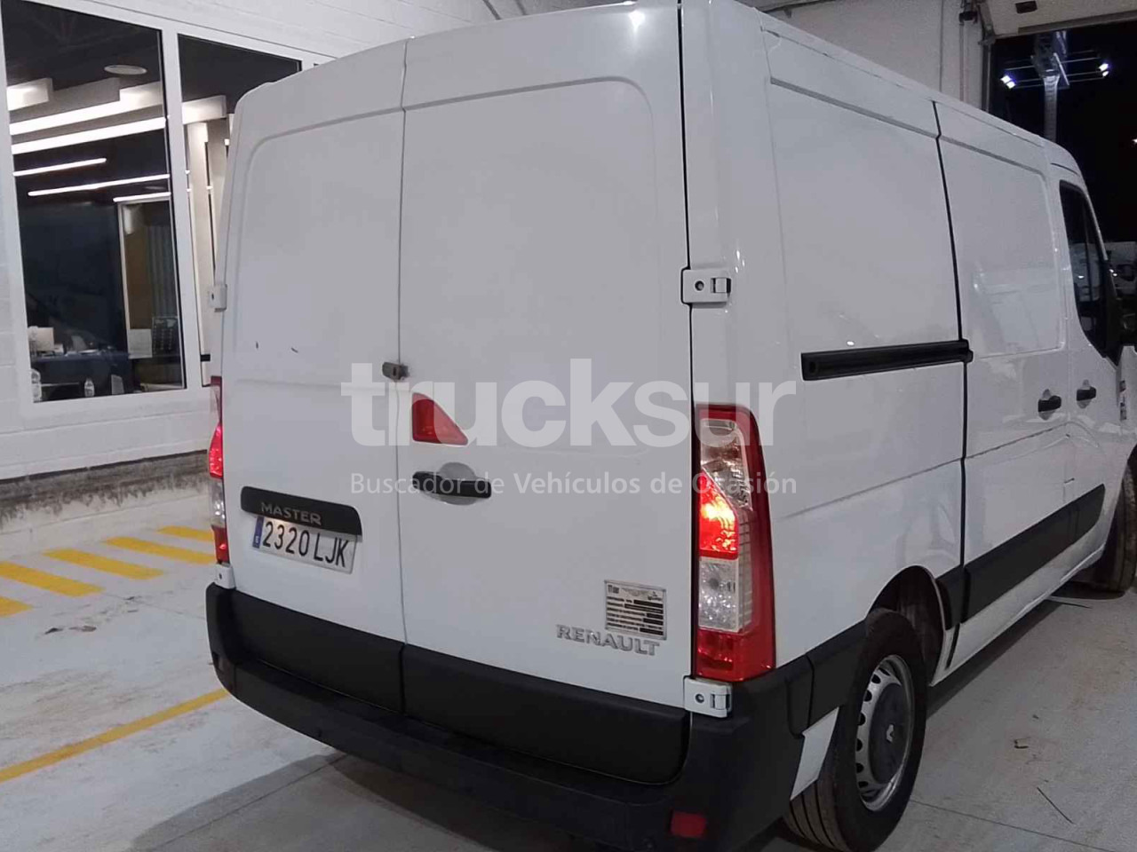 RENAULT MASTER 125.35 - Dodávka skřín: obrázek 2 RENAULT MASTER 125.35 - Dodávka skřín: obrázek 2