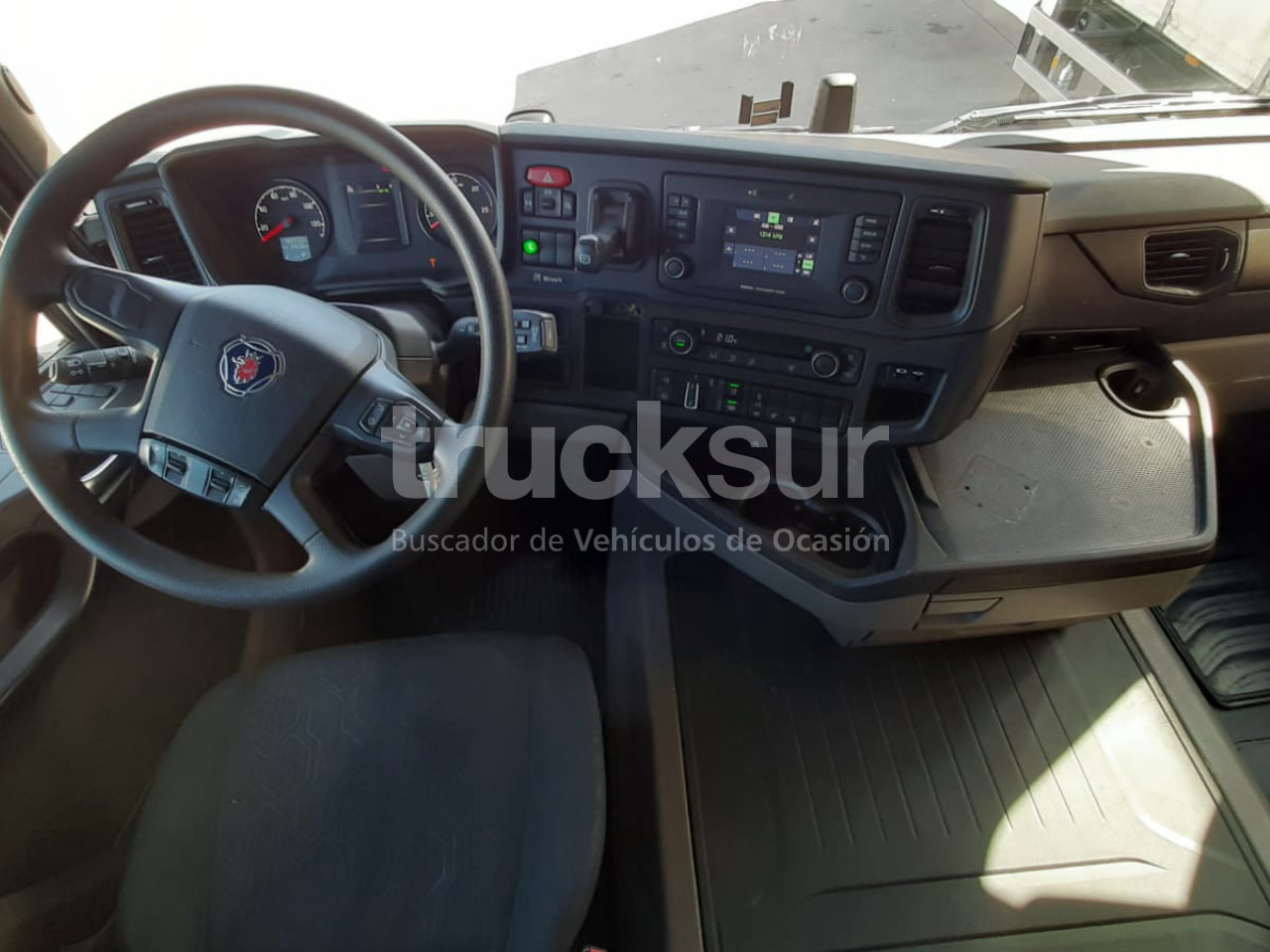 SCANIA R450.18 - Plachtový nákladní auto: obrázek 5 SCANIA R450.18 - Plachtový nákladní auto: obrázek 5