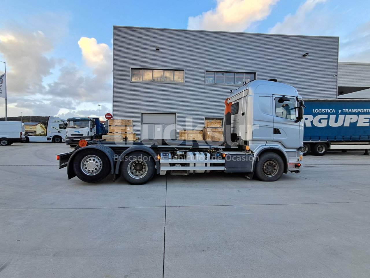 SCANIA R580.26 ejes 6x2*4 - Hákový nosič kontejnerů: obrázek 4 SCANIA R580.26 ejes 6x2*4 - Hákový nosič kontejnerů: obrázek 4