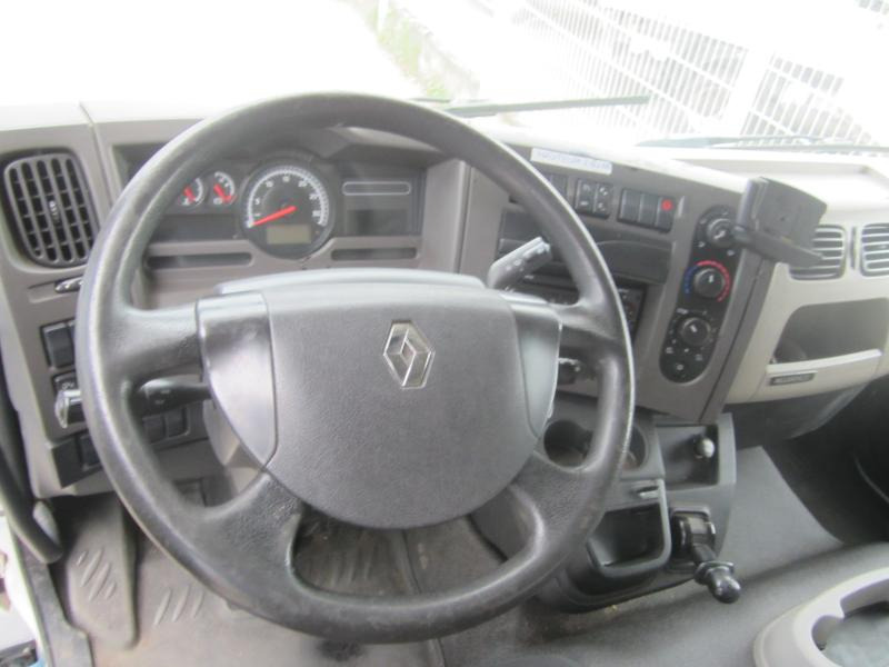 Interior photo 1: Skříňový nákladní auto Renault Midlum 220 DXI