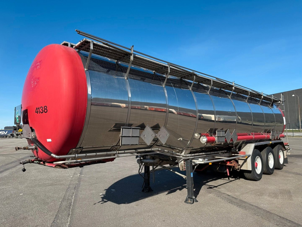 Burg 3 axle 3 compartments 32.200 L ADR - Cisternový návěs: obrázek 1 Burg 3 axle 3 compartments 32.200 L ADR - Cisternový návěs: obrázek 1