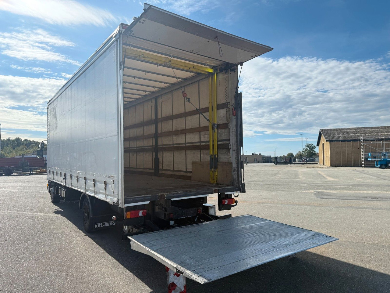DAF LF 45 /220 4x2 Curtainsider and Taillift Euro 6 - Plachtový nákladní auto: obrázek 5 DAF LF 45 /220 4x2 Curtainsider and Taillift Euro 6 - Plachtový nákladní auto: obrázek 5