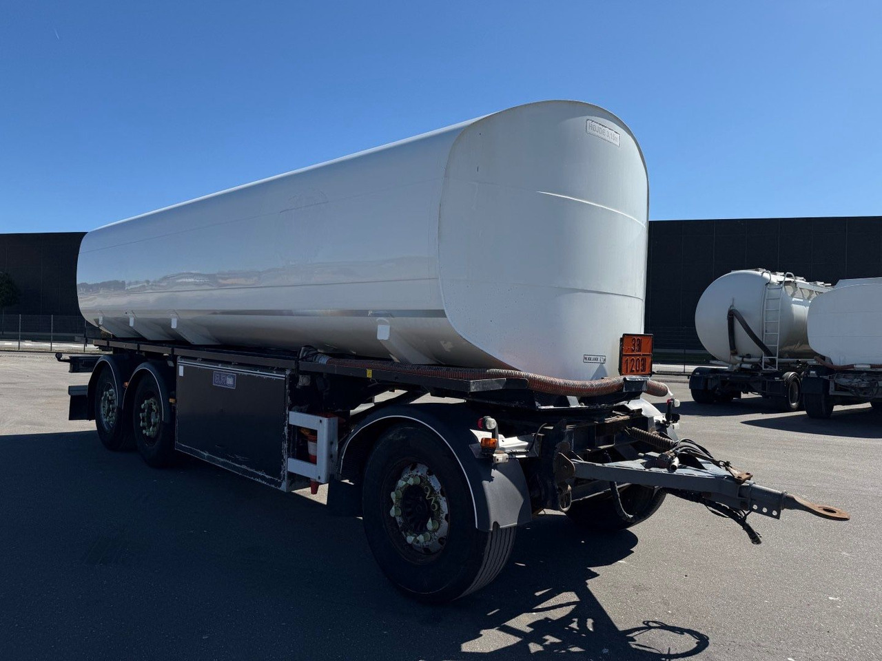 Eurotank 3 axle ET-26-4 ADR 25.500 L 4 Room - Cisternový přívěs: obrázek 2 Eurotank 3 axle ET-26-4 ADR 25.500 L 4 Room - Cisternový přívěs: obrázek 2