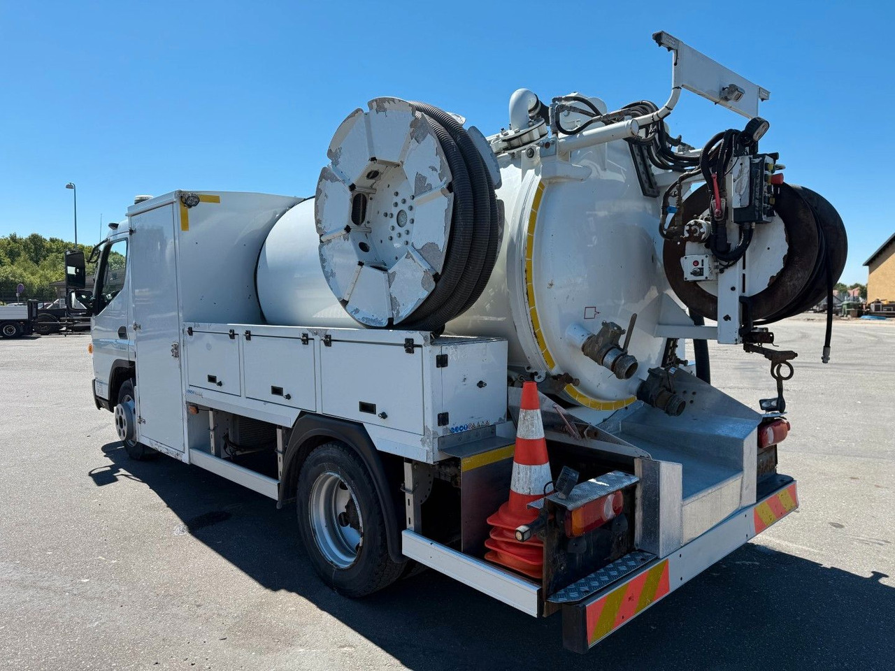 FUSO Canter 9C18 Duonic Rioned 3500 l. Kombi Euro 6 - Čistič odpadových jam: obrázek 4 FUSO Canter 9C18 Duonic Rioned 3500 l. Kombi Euro 6 - Čistič odpadových jam: obrázek 4