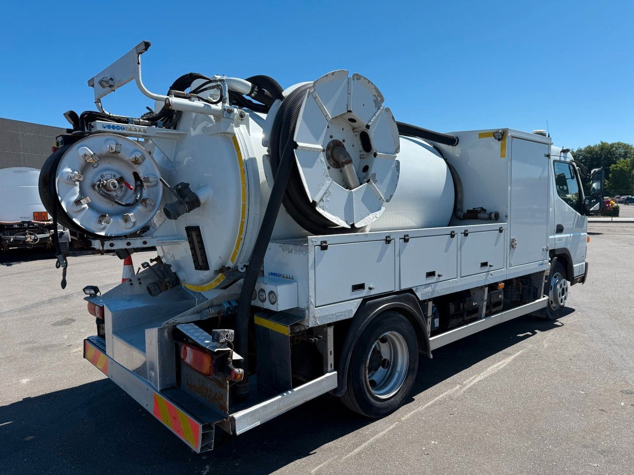FUSO Canter 9C18 Duonic Rioned 3500 l. Kombi Euro 6 - Čistič odpadových jam: obrázek 3 FUSO Canter 9C18 Duonic Rioned 3500 l. Kombi Euro 6 - Čistič odpadových jam: obrázek 3