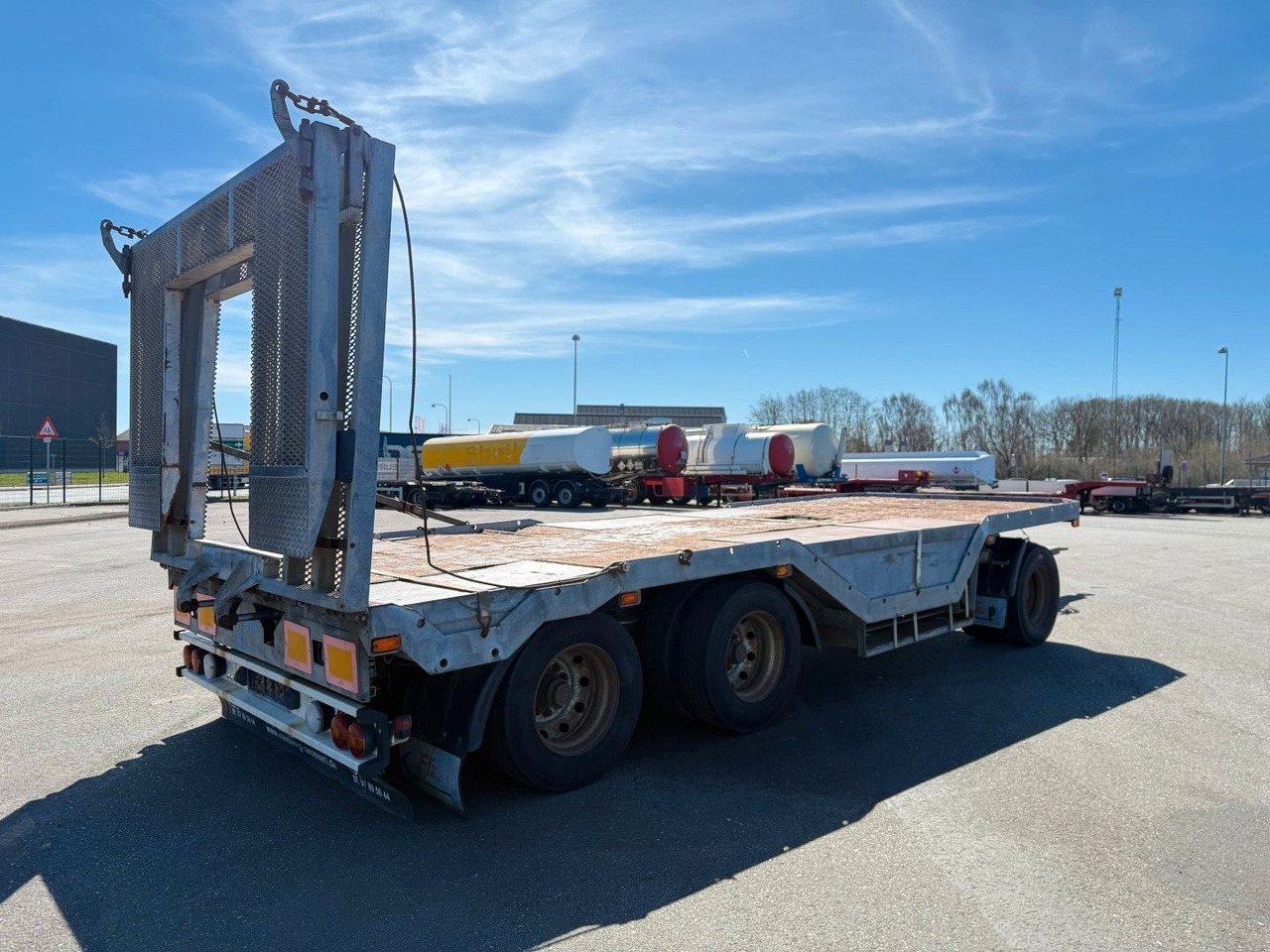 Fliegl FLT328 3 achser Maschinenanhänger mit Radkasten - Podvalníkový přívěs: obrázek 4 Fliegl FLT328 3 achser Maschinenanhänger mit Radkasten - Podvalníkový přívěs: obrázek 4