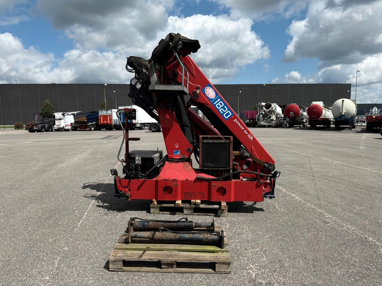 HMF 1820 K4 Remote control / Kran / Crane - Auto s hydraulickou rukou: obrázek 1 HMF 1820 K4 Remote control / Kran / Crane - Auto s hydraulickou rukou: obrázek 1