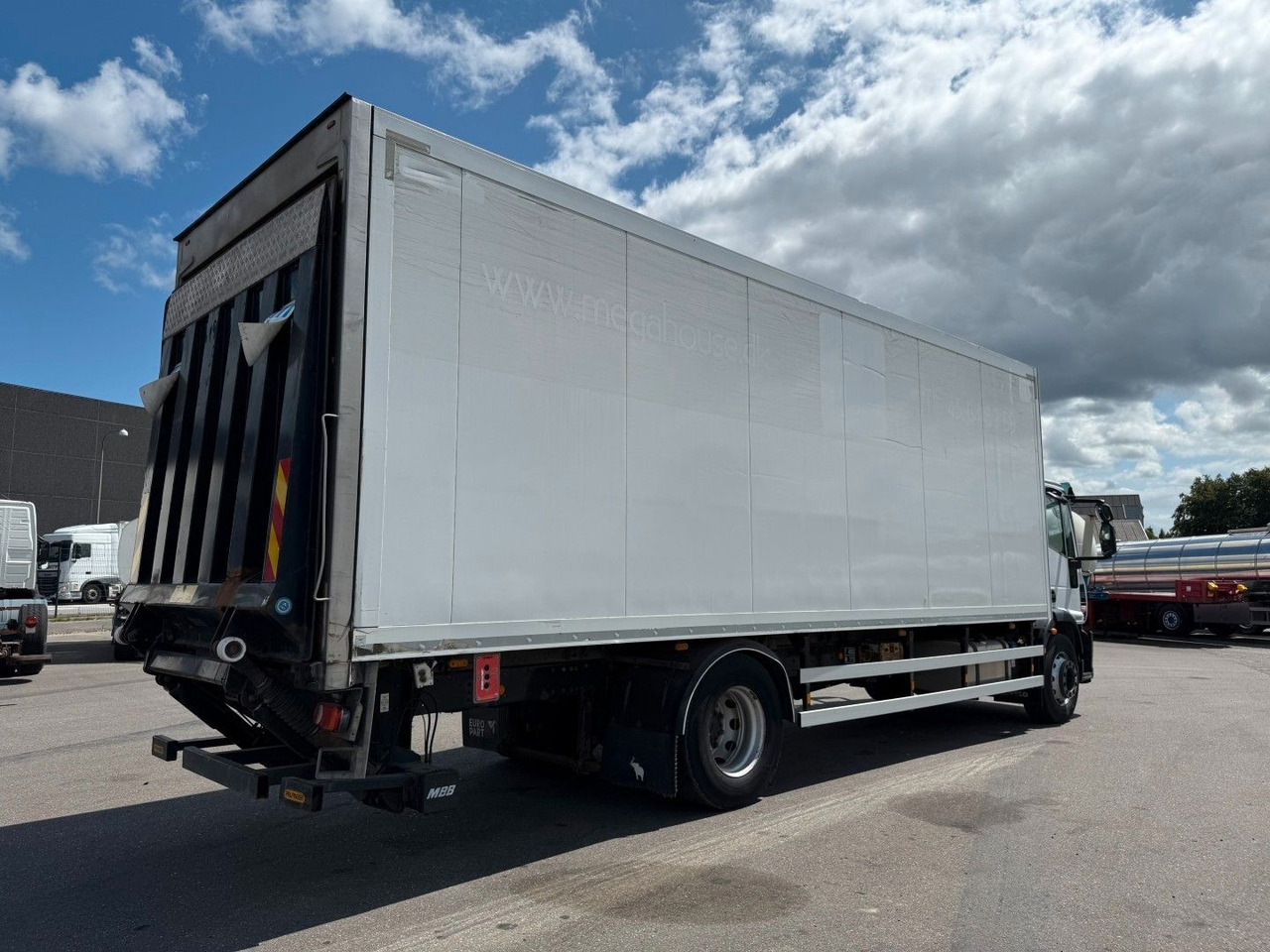 Iveco 180E32 Schmitz / Thermo King T-1200R Spectrum Iveco 180E32 Schmitz / Thermo King T-1200R Spectrum - Chladírenský nákladní automobil: obrázek 3 Iveco 180E32 Schmitz / Thermo King T-1200R Spectrum Iveco 180E32 Schmitz / Thermo King T-1200R Spectrum - Chladírenský nákladní automobil: obrázek 3