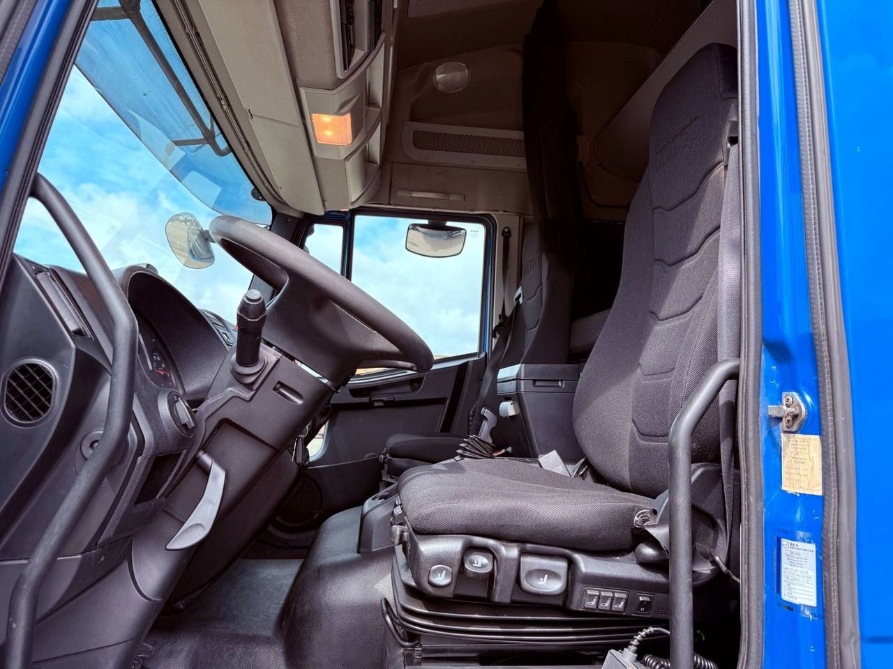 Iveco EuroCargo 180 E28 4x2 Thermo King T-1000R - Chladírenský nákladní automobil: obrázek 5 Iveco EuroCargo 180 E28 4x2 Thermo King T-1000R - Chladírenský nákladní automobil: obrázek 5