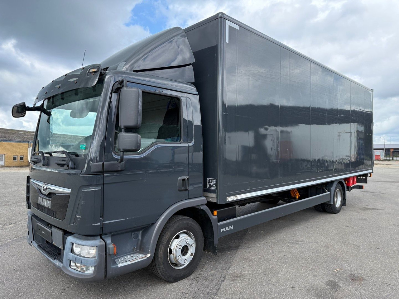 MAN TGL 12.250 Euro 6 Closed box / Koffer 7.20 m. - Skříňový nákladní auto: obrázek 1 MAN TGL 12.250 Euro 6 Closed box / Koffer 7.20 m. - Skříňový nákladní auto: obrázek 1