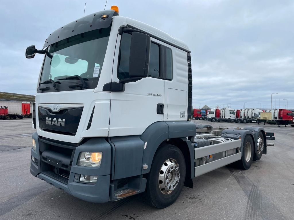 MAN TGS 26.440 6x2*4 Euro 6 Chassis ADR MAN TGS 26.440 6x2*4 Euro 6 Chassis ADR - Podvozek s kabinou: obrázek 1 MAN TGS 26.440 6x2*4 Euro 6 Chassis ADR MAN TGS 26.440 6x2*4 Euro 6 Chassis ADR - Podvozek s kabinou: obrázek 1