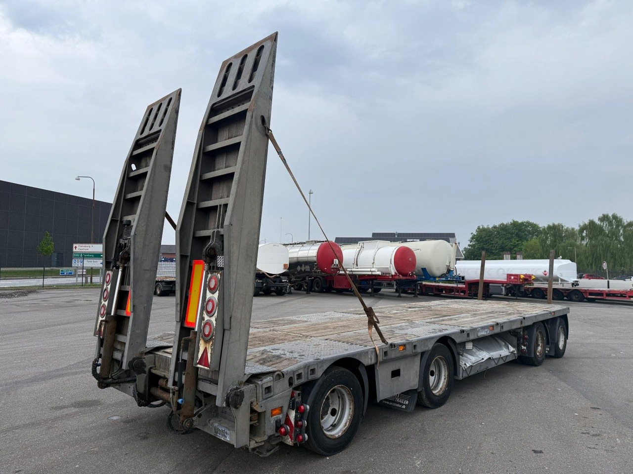 MTDK 4 Achsen 30 t. Maschinen Hydr. rampen - Podvalníkový přívěs: obrázek 3 MTDK 4 Achsen 30 t. Maschinen Hydr. rampen - Podvalníkový přívěs: obrázek 3