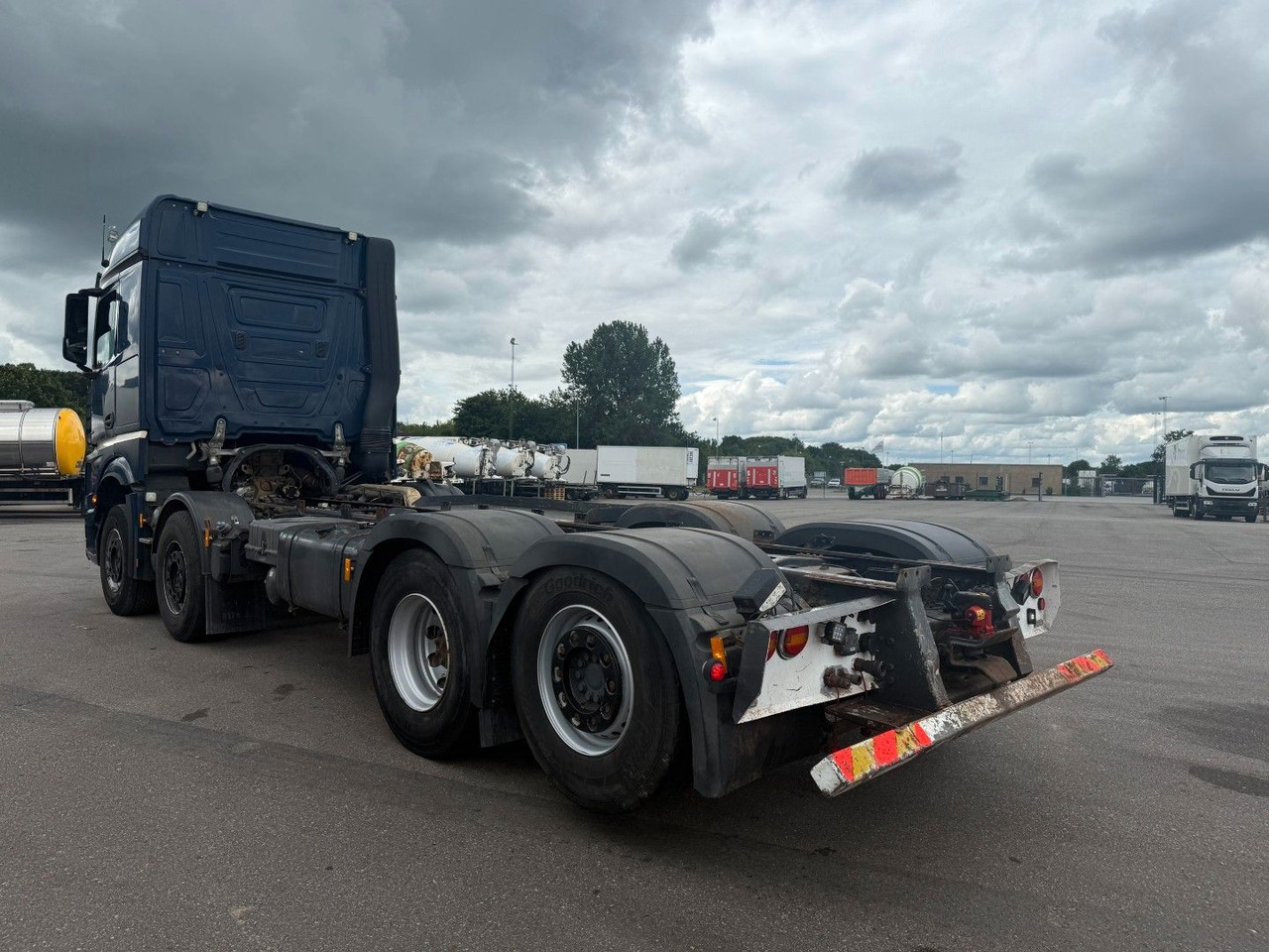 Mercedes-Benz Arocs 3253 8x26 Euro 6 Chassis / Fahrgestell - Podvozek s kabinou: obrázek 4 Mercedes-Benz Arocs 3253 8x26 Euro 6 Chassis / Fahrgestell - Podvozek s kabinou: obrázek 4