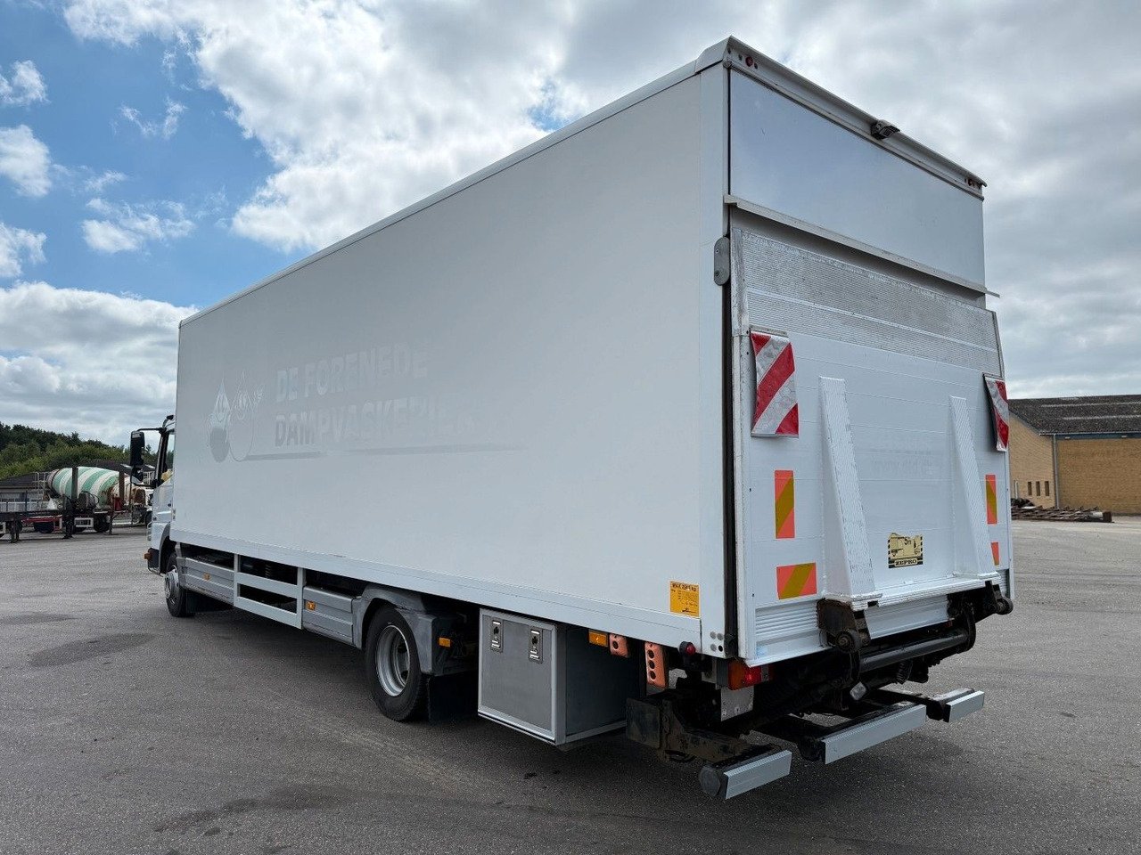 Mercedes-Benz Atego 1218 4x2 Euro 5 8,0 m. koffer - Skříňový nákladní auto: obrázek 4 Mercedes-Benz Atego 1218 4x2 Euro 5 8,0 m. koffer - Skříňový nákladní auto: obrázek 4