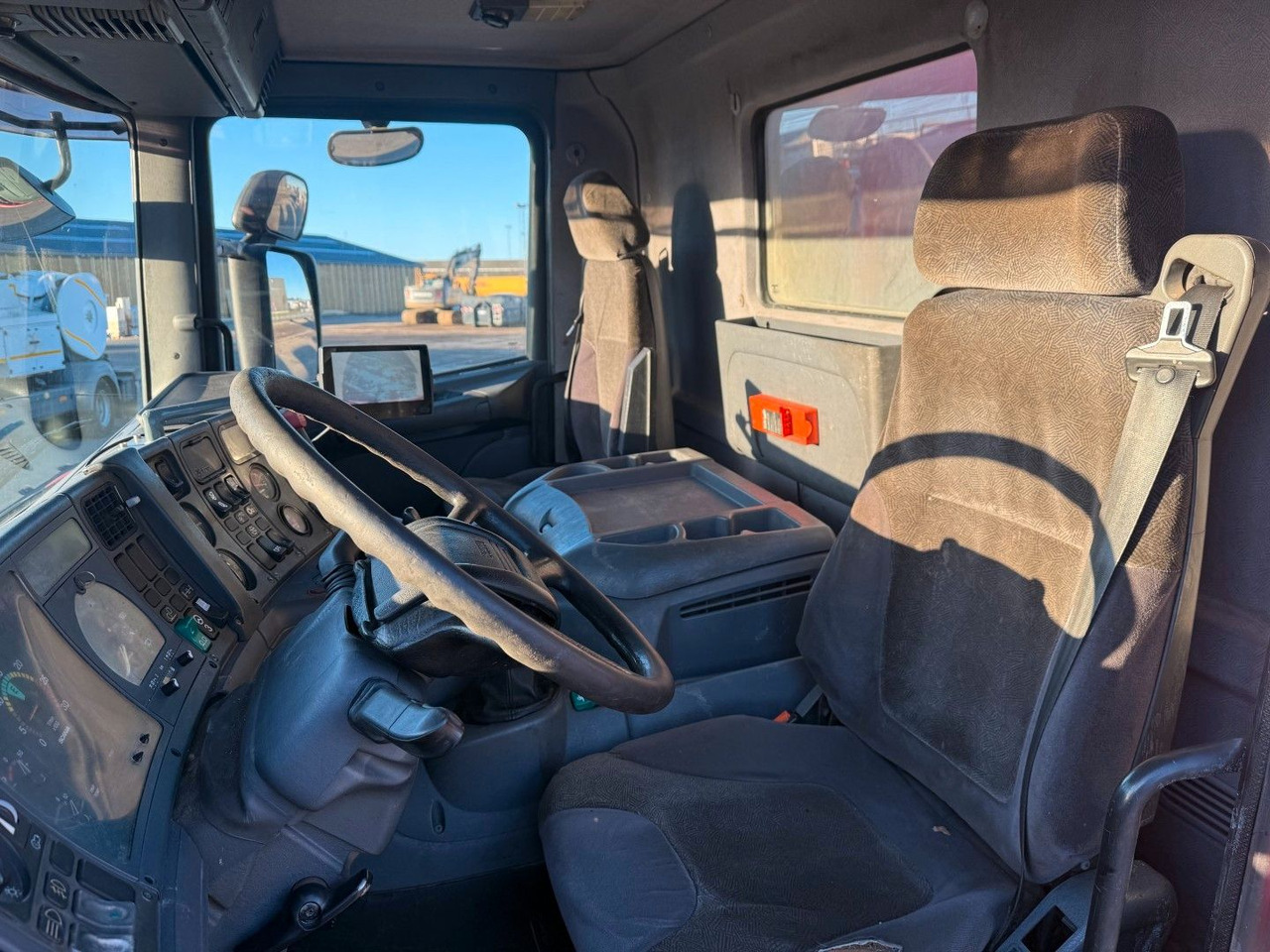 Scania 114/380 8x2*6 Assmann 14 m3 Vacuumtruck - Čistič odpadových jam: obrázek 5 Scania 114/380 8x2*6 Assmann 14 m3 Vacuumtruck - Čistič odpadových jam: obrázek 5