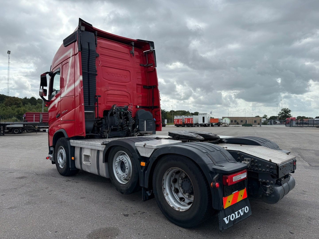 Volvo FH 460 6x2 Globetrotter Euro 6 - Tahač: obrázek 4 Volvo FH 460 6x2 Globetrotter Euro 6 - Tahač: obrázek 4