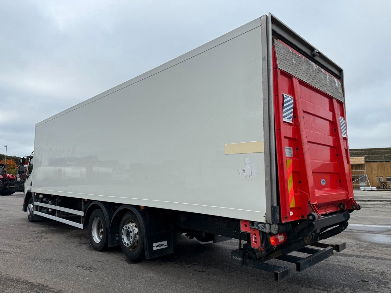 Volvo FE320 6x2*4 TK T1200-R Spectrum 9,80 m. koffer - Chladírenský nákladní automobil: obrázek 4 Volvo FE320 6x2*4 TK T1200-R Spectrum 9,80 m. koffer - Chladírenský nákladní automobil: obrázek 4