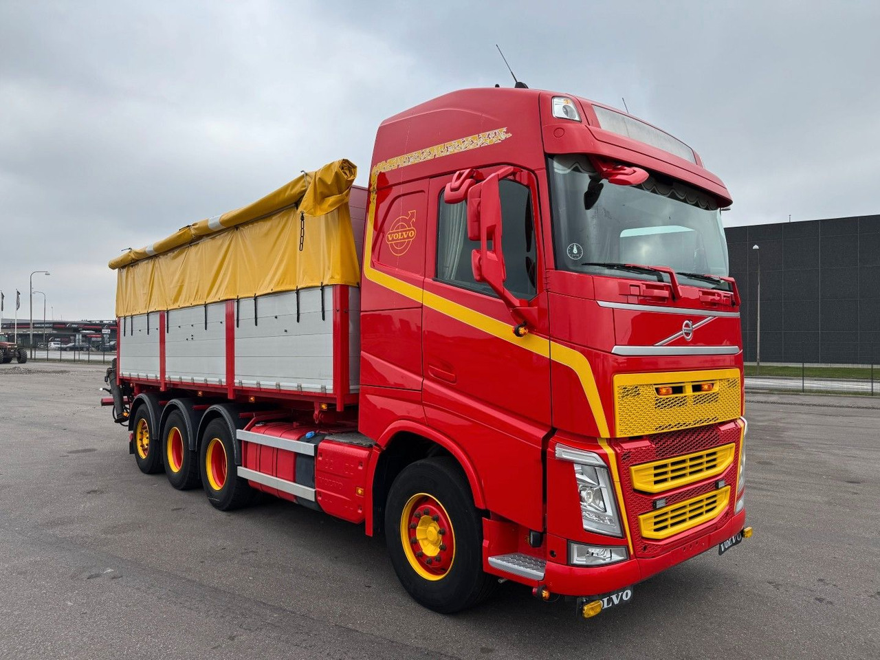 Volvo FH500 8x4*4 Tip / Palfinger Epsilon Q170L - Auto s hydraulickou rukou: obrázek 4 Volvo FH500 8x4*4 Tip / Palfinger Epsilon Q170L - Auto s hydraulickou rukou: obrázek 4