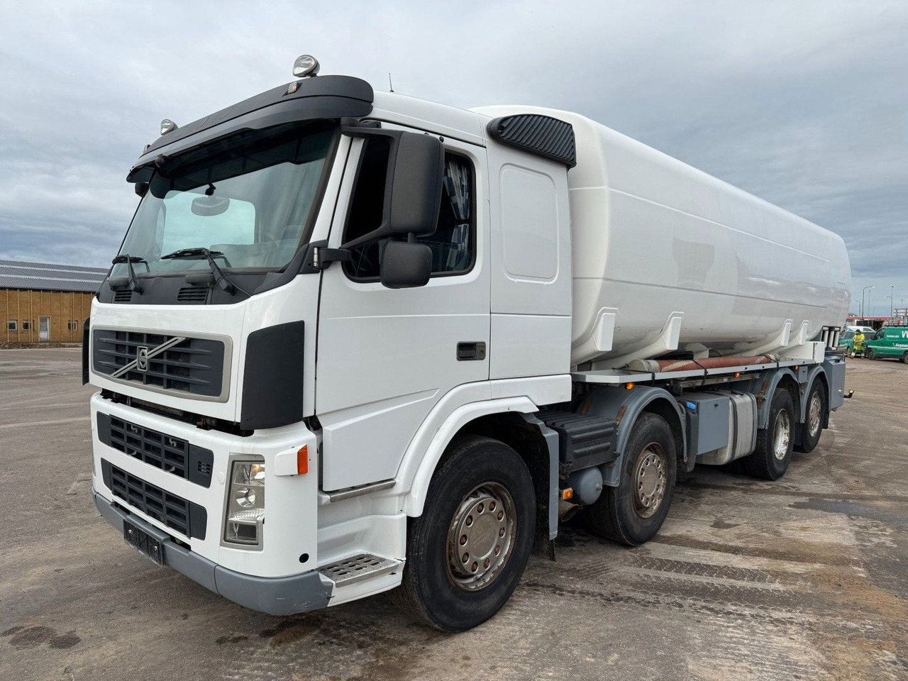 Volvo FM 440 8x2*6 24.000 l. ADR Tanktruck - Cisternové vozidlo: obrázek 1 Volvo FM 440 8x2*6 24.000 l. ADR Tanktruck - Cisternové vozidlo: obrázek 1