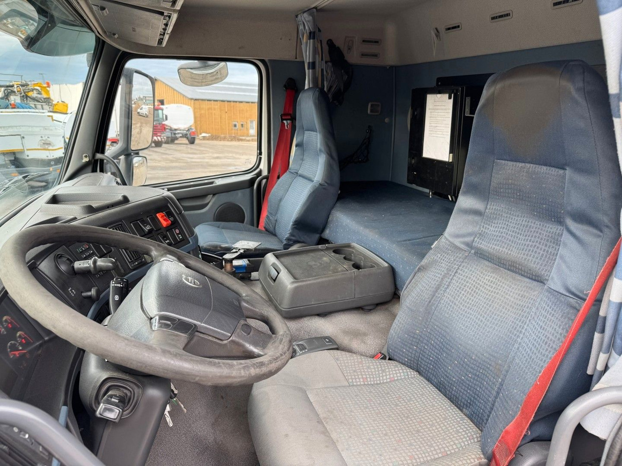 Volvo FM 440 8x2*6 24.000 l. ADR Tanktruck - Cisternové vozidlo: obrázek 5 Volvo FM 440 8x2*6 24.000 l. ADR Tanktruck - Cisternové vozidlo: obrázek 5