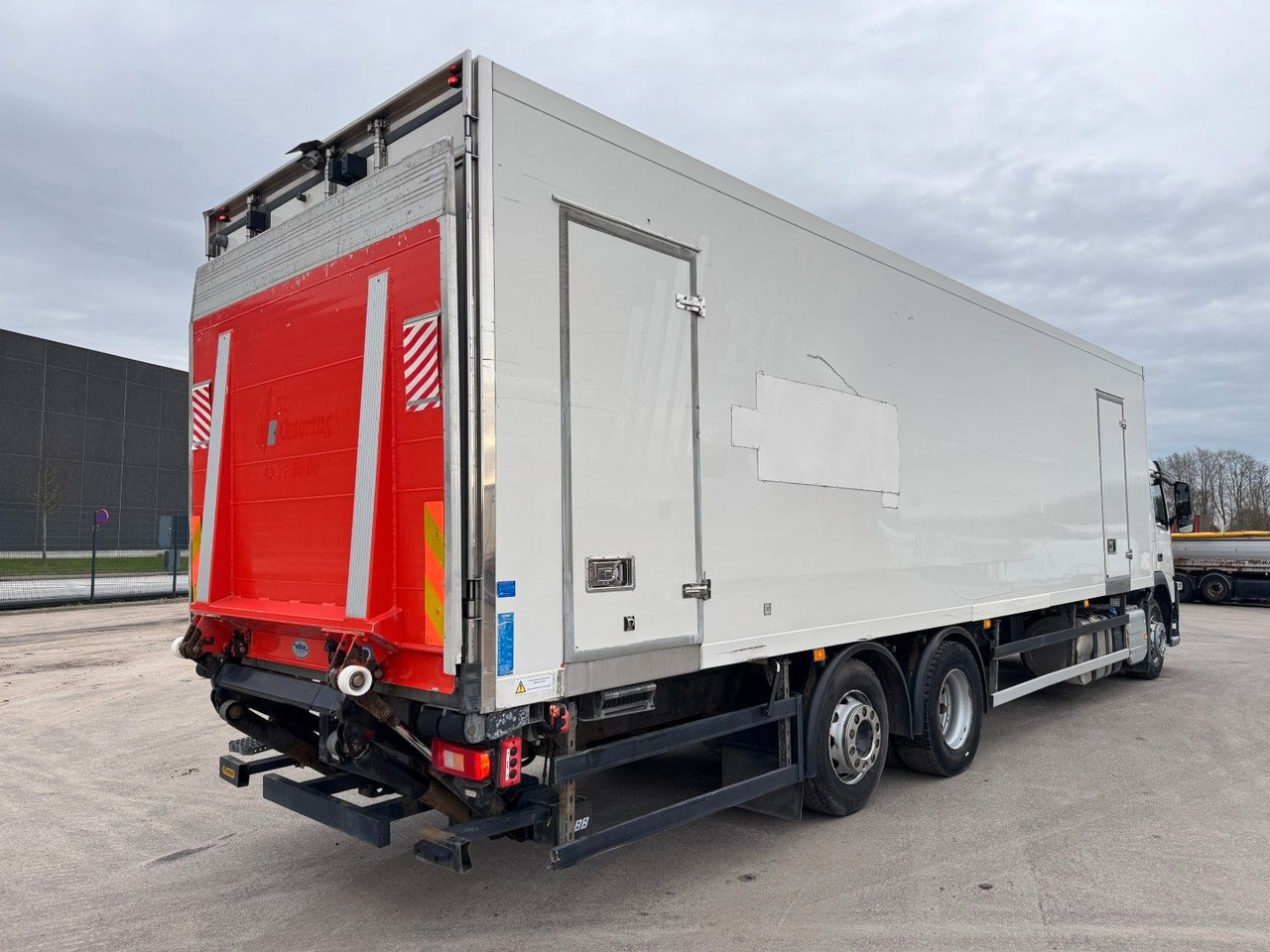 Volvo FM330 6x2*4 Carrier Supra 1250 Mt 9,9m (defekt f - Chladírenský nákladní automobil: obrázek 3 Volvo FM330 6x2*4 Carrier Supra 1250 Mt 9,9m (defekt f - Chladírenský nákladní automobil: obrázek 3