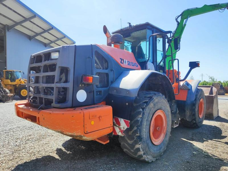 Hitachi ZW250-5B - Kolový nakladač: obrázek 4 Hitachi ZW250-5B - Kolový nakladač: obrázek 4
