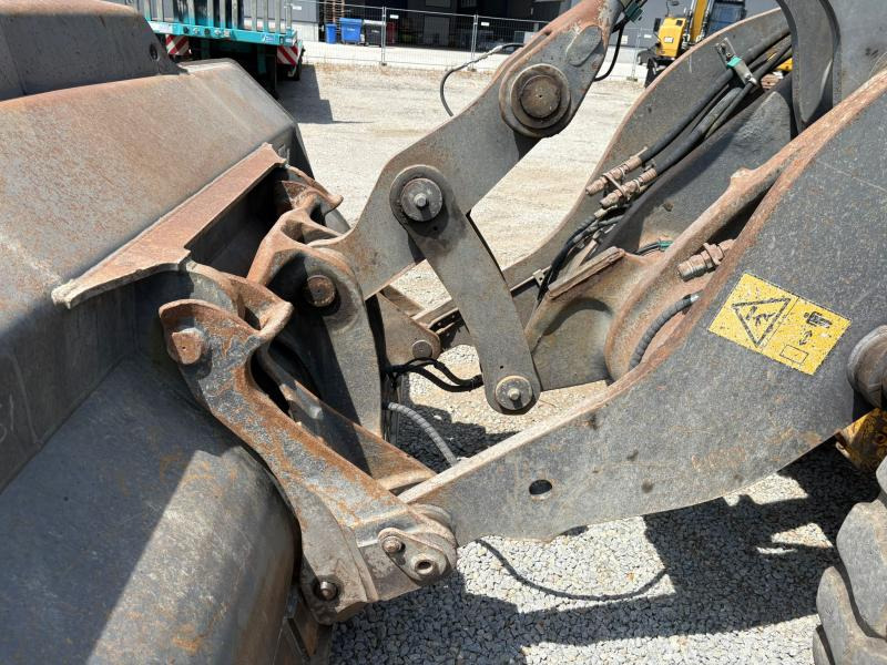 Kolový nakladač Volvo L90H: obrázek 8