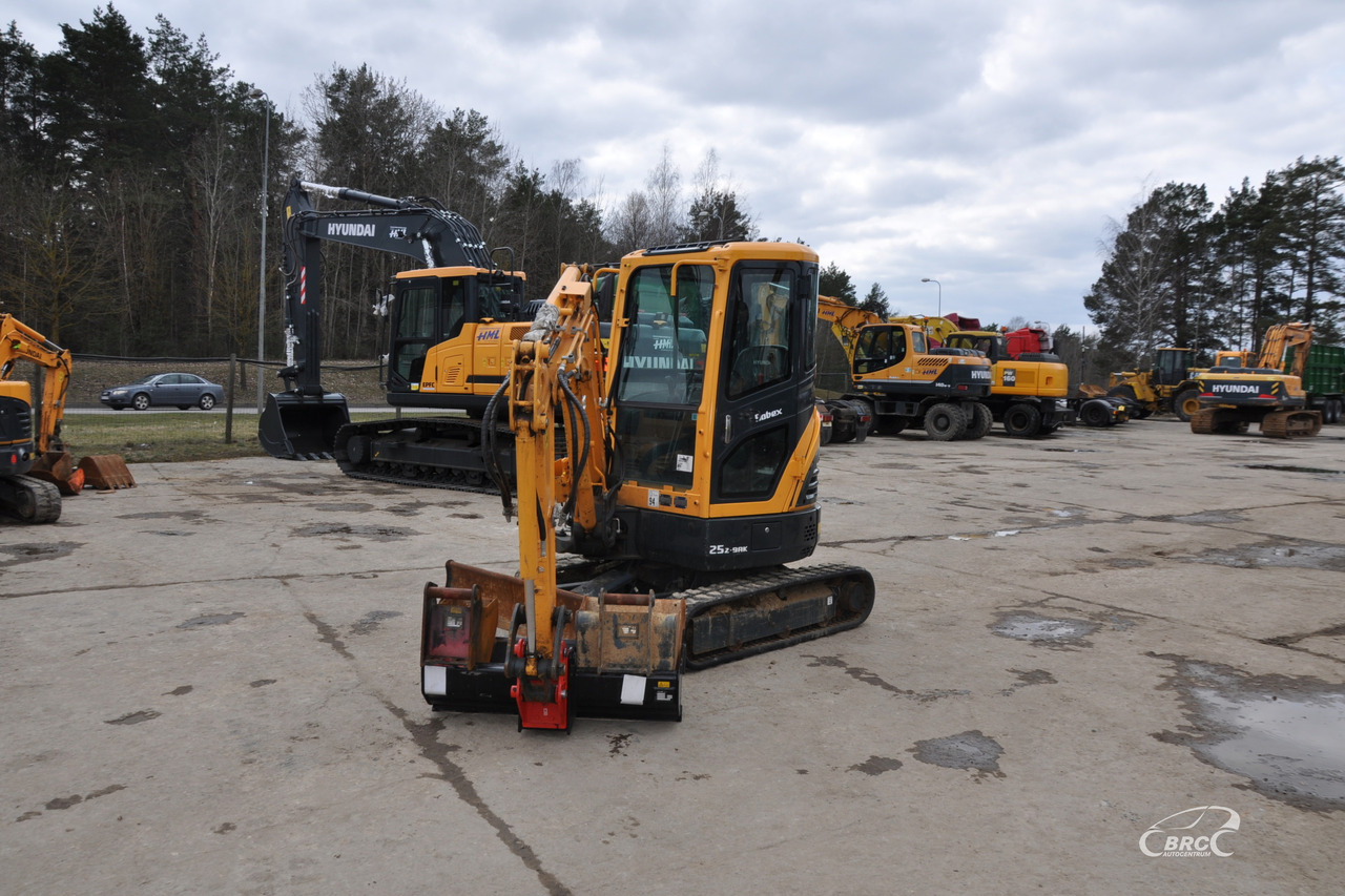 Hyundai R25Z-9AK - Mini rýpadlo: obrázek 1 Hyundai R25Z-9AK - Mini rýpadlo: obrázek 1