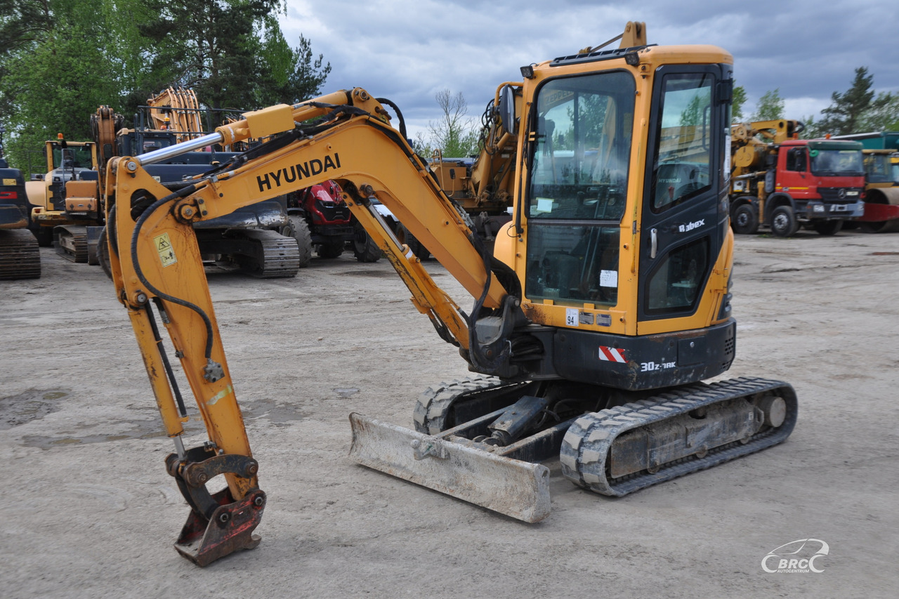 Hyundai R30Z-9AK - Mini rýpadlo: obrázek 1 Hyundai R30Z-9AK - Mini rýpadlo: obrázek 1