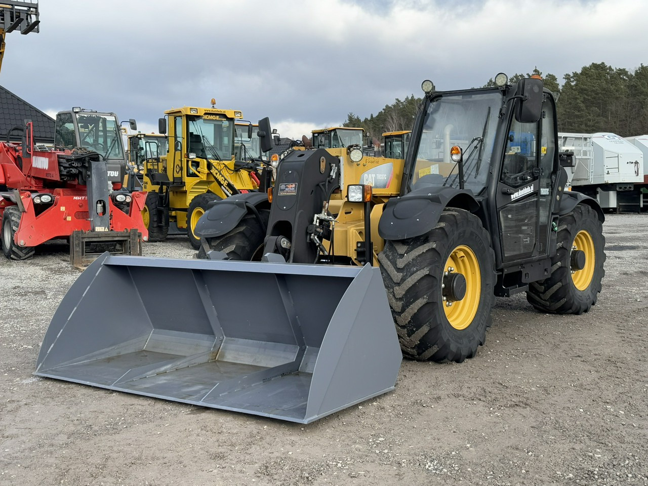 Caterpillar TH337C - Teleskopický manipulátor: obrázek 2 Caterpillar TH337C - Teleskopický manipulátor: obrázek 2