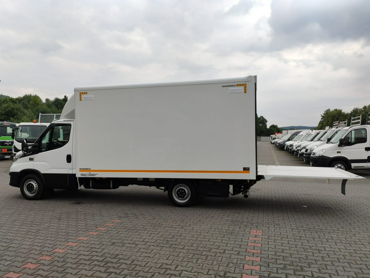 Iveco Daily 35S16S V - Dodávka skřín: obrázek 3 Iveco Daily 35S16S V - Dodávka skřín: obrázek 3