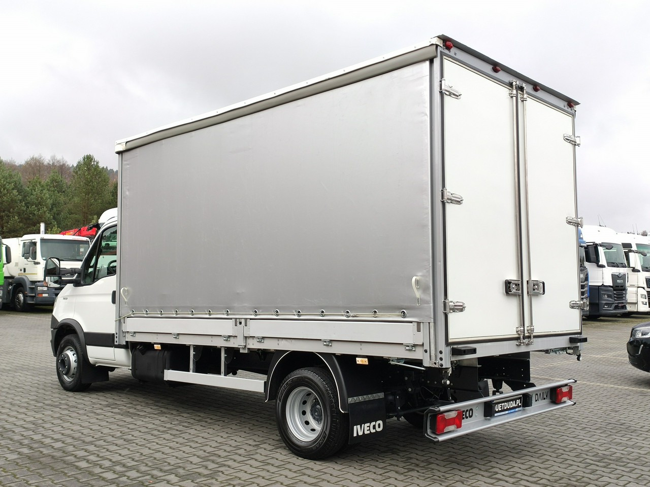Iveco Daily 70C17 Firana Tył Drzwi Zadbany w Pełni Sprawny Super Stan - Plachtová dodávka: obrázek 5 Iveco Daily 70C17 Firana Tył Drzwi Zadbany w Pełni Sprawny Super Stan - Plachtová dodávka: obrázek 5