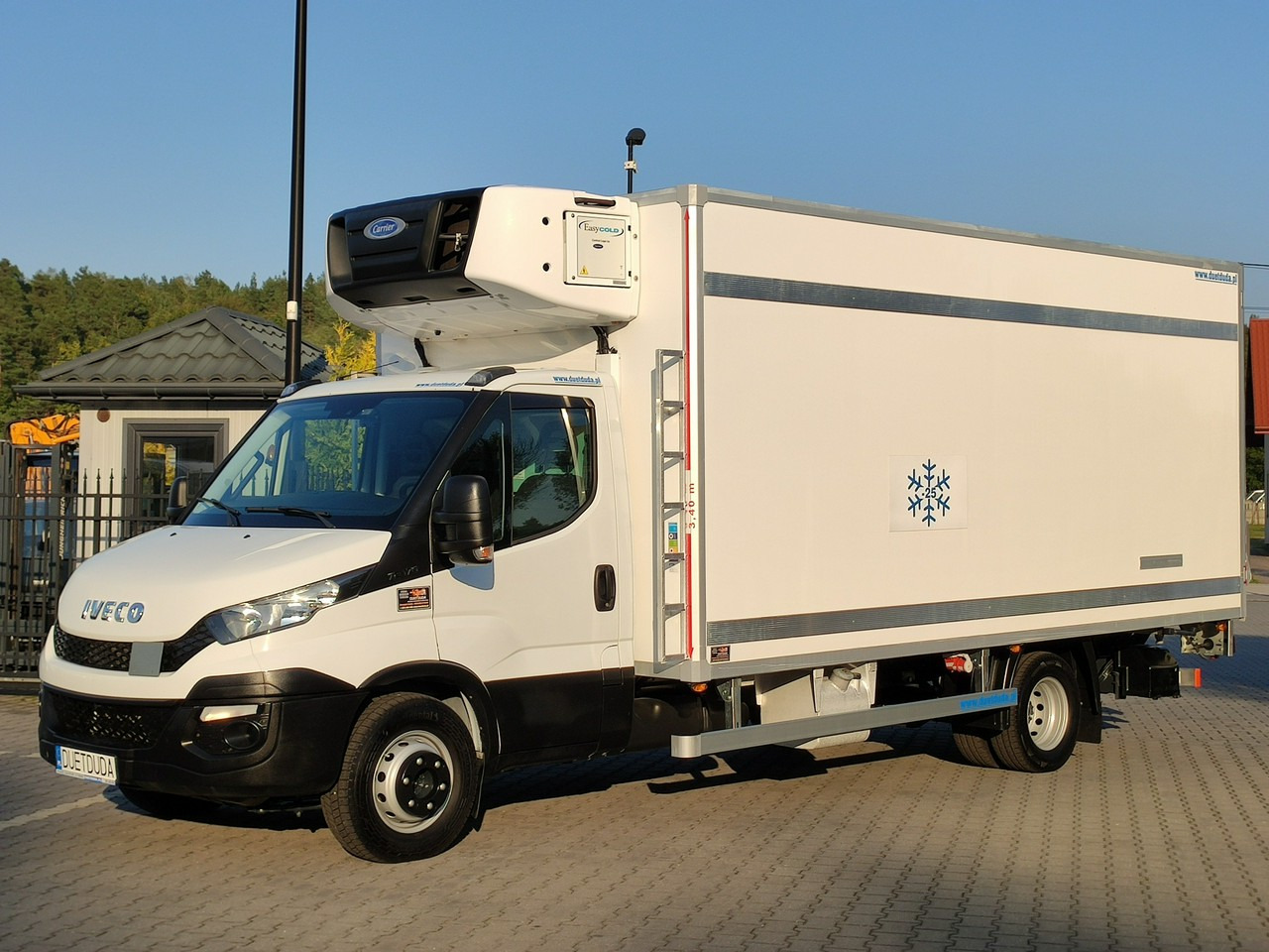Iveco Daily 70C17 Mroźnia Ściana Grodziowa Multitemperatura - Chladící dodávka: obrázek 4 Iveco Daily 70C17 Mroźnia Ściana Grodziowa Multitemperatura - Chladící dodávka: obrázek 4