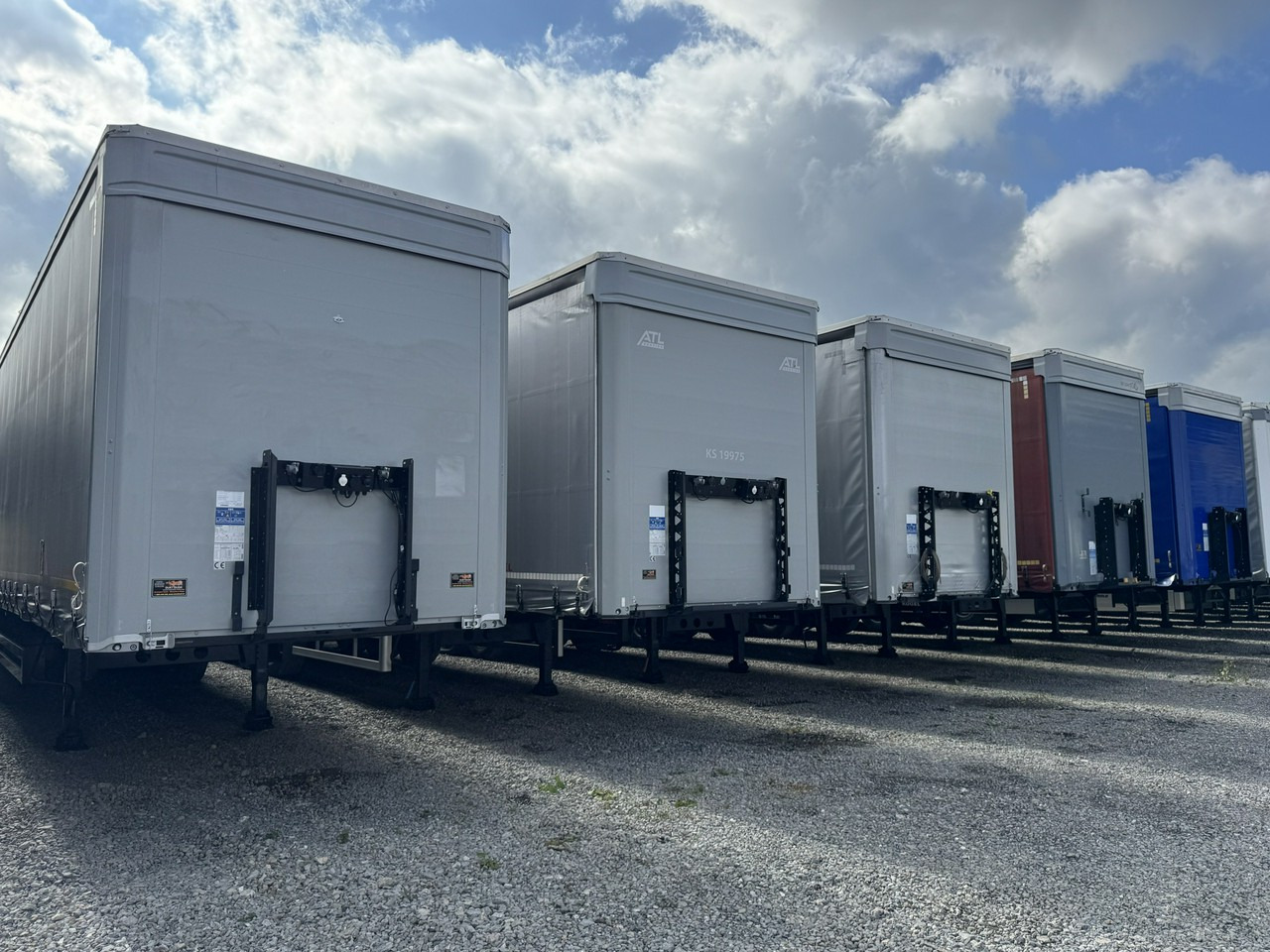 Kogel Coil mulda 3 Osie SAF Dach i Boki Zsuwane - Plachtový návěs: obrázek 2 Kogel Coil mulda 3 Osie SAF Dach i Boki Zsuwane - Plachtový návěs: obrázek 2